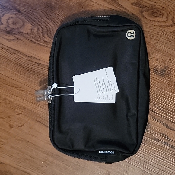 NWT Lululemon Belt Bag Large - Picture 4 of 6